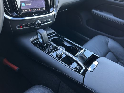 Volvo  V60 2.0 T6 Plug-in hybrid AWD Essential Bright | Trekhaak | Leder | Climate pack | BLIS | Pilot Assist | ActivLease financial lease