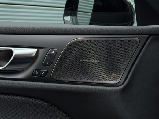 Volvo  V60 2.0 T6 Plug-in hybrid AWD Plus Dark | 360 camera | Trekhaak | Sportstoel | Harman/Kardon | Pilot ... ActivLease financial lease