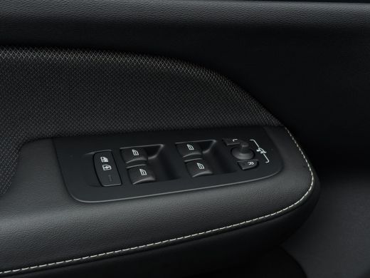 Volvo  V60 2.0 T6 Plug-in hybrid AWD Plus Dark | 360 camera | Trekhaak | Sportstoel | Harman/Kardon | Pilot ... ActivLease financial lease