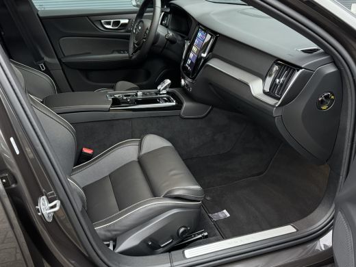 Volvo  V60 2.0 T6 Plug-in hybrid AWD Plus Dark | 360 camera | Trekhaak | Sportstoel | Harman/Kardon | Pilot ... ActivLease financial lease