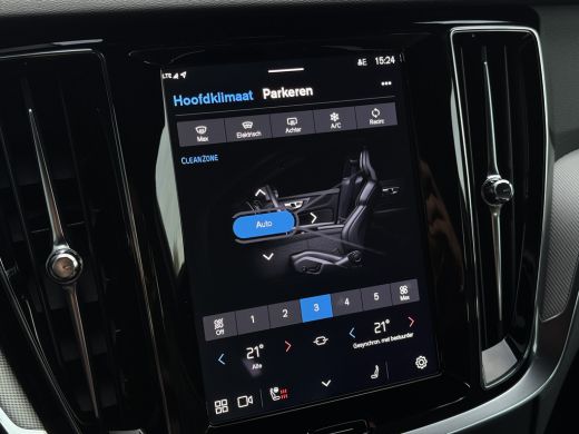 Volvo  V60 2.0 T6 Plug-in hybrid AWD Plus Dark | 360 camera | Trekhaak | Sportstoel | Harman/Kardon | Pilot ... ActivLease financial lease