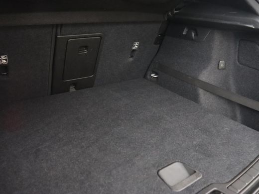 Volvo  XC40 1.5 T5 Recharge Business Pro | Panoramadak | Adaptive cruise | Camera | Carplay | Half leder | Na... ActivLease financial lease