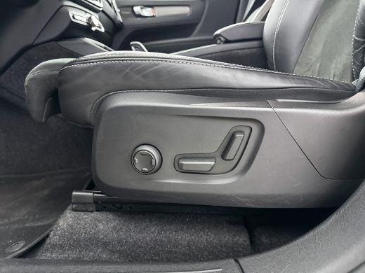 Volvo  XC40 Recharge Twin Pro | 19" Allseason | Panoramadak | Leder / Nubuck | Trekhaak | 360 Camera | Harman... ActivLease financial lease