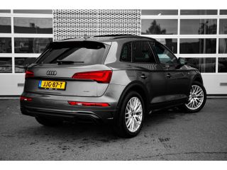 Audi Q5 50 TFSI e S edition Competition | Panoramadak | Luchtvering | City | Tour | Trekhaak | Leder | HUD |