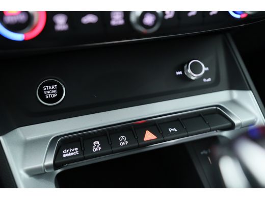Audi Q3 35 TFSI Advanced edition | LED | Cruise Adaptive | Sportstoelen | Camera | Clima | Keyless | Navi... ActivLease financial lease