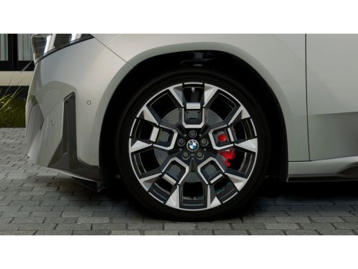 BMW iX3 50 xDrive M Sport / Panoramadak / Trekhaak / M Sportstoelen / Parking Assistant Professional / St... ActivLease financial lease