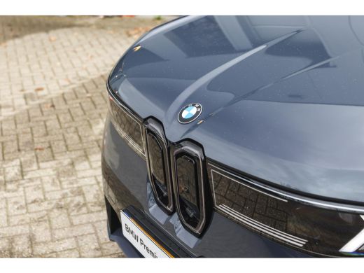 BMW iX3 50 xDrive M Sport / Panoramadak / Trekhaak / M Sportstoelen / Parking Assistant Professional / St... ActivLease financial lease