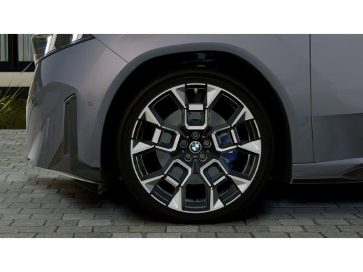 BMW iX3 50 xDrive M Sport / Panoramadak / Trekhaak / Parking Assistant Professional / Stuurverwarming / H... ActivLease financial lease