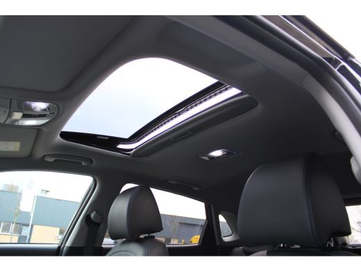 Hyundai Kona EV Premium 64 kWh| Schuif -/ Kanteldak | Achteruitrijcamera | Stoel verwarming voor en achter | A... ActivLease financial lease