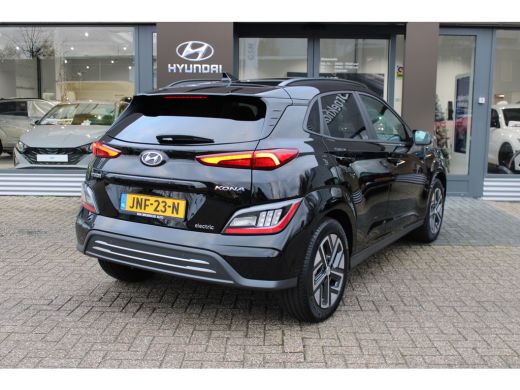 Hyundai Kona EV Premium 64 kWh| Schuif -/ Kanteldak | Achteruitrijcamera | Stoel verwarming voor en achter | A... ActivLease financial lease