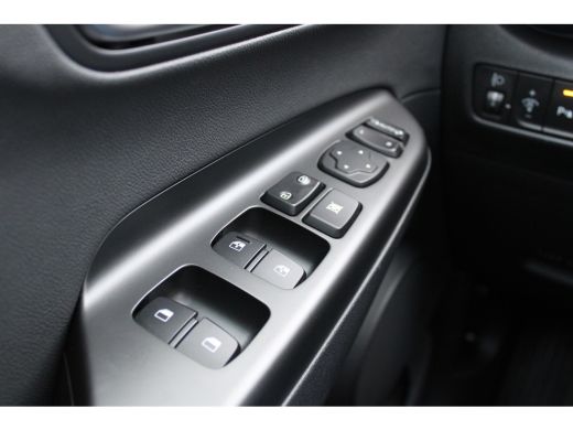 Hyundai Kona EV Premium 64 kWh| Schuif -/ Kanteldak | Achteruitrijcamera | Stoel verwarming voor en achter | A... ActivLease financial lease