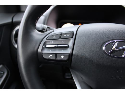 Hyundai Kona EV Premium 64 kWh| Schuif -/ Kanteldak | Achteruitrijcamera | Stoel verwarming voor en achter | A... ActivLease financial lease