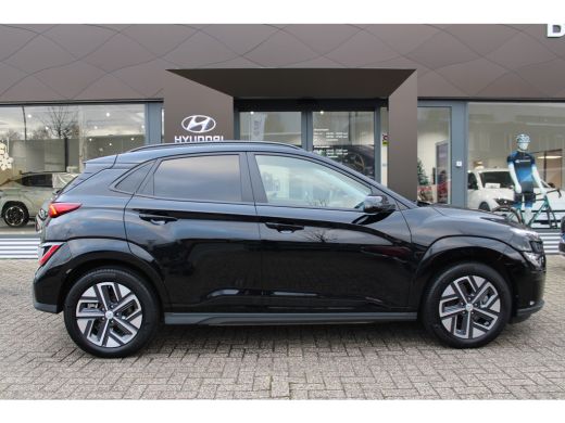 Hyundai Kona EV Premium 64 kWh| Schuif -/ Kanteldak | Achteruitrijcamera | Stoel verwarming voor en achter | A... ActivLease financial lease
