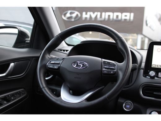 Hyundai Kona EV Premium 64 kWh| Schuif -/ Kanteldak | Achteruitrijcamera | Stoel verwarming voor en achter | A... ActivLease financial lease