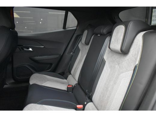 Peugeot e-2008 EV GT Pack 50 kWh 3 Fase | Afn. Trekhaak | Alcantara | Leder | Stoelverwarming | Adaptive Cruise ... ActivLease financial lease