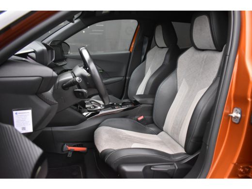 Peugeot e-2008 EV GT Pack 50 kWh 3 Fase | Afn. Trekhaak | Alcantara | Leder | Stoelverwarming | Adaptive Cruise ... ActivLease financial lease