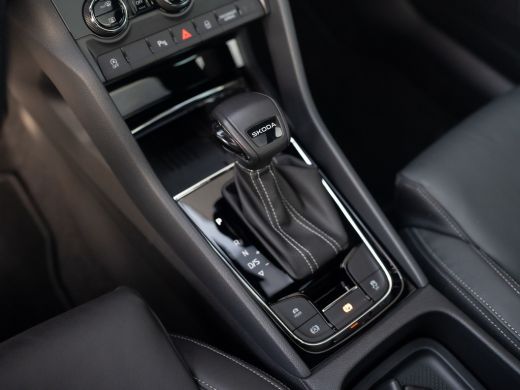 Skoda Karoq 1.5 TSI ACT Sportline Business | Panodak | Leder | Stoelgeheugen | Elk A-klep | Prijs Rijklaar!! ActivLease financial lease