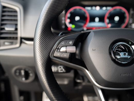 Skoda Karoq 1.5 TSI ACT Sportline Business | Panodak | Leder | Stoelgeheugen | Elk A-klep | Prijs Rijklaar!! ActivLease financial lease