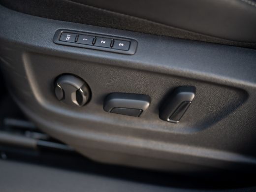 Skoda Karoq 1.5 TSI ACT Sportline Business | Panodak | Leder | Stoelgeheugen | Elk A-klep | Prijs Rijklaar!! ActivLease financial lease