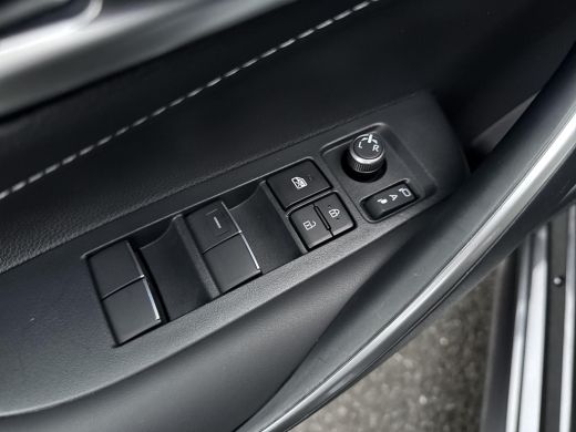 Toyota Corolla Touring Sports Hybrid 140 Dynamic | 06-10141018 Voor meer informatie ActivLease financial lease