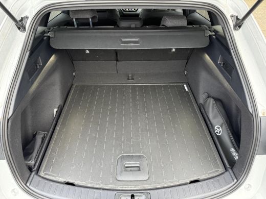 Toyota Corolla Touring Sports Hybrid 140 Dynamic **STOELVERWARMING/ PARKEERSENSOREN/ KEYLESS/ ADAPTIEF CRUISE CONTROL/ GARANTIE** ActivLease financial lease