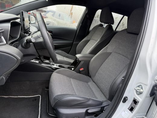 Toyota Corolla Touring Sports Hybrid 140 Dynamic **STOELVERWARMING/ PARKEERSENSOREN/ KEYLESS/ ADAPTIEF CRUISE CONTROL/ GARANTIE** ActivLease financial lease