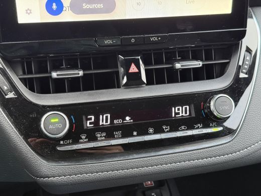 Toyota Corolla Touring Sports Hybrid 140 Dynamic **STOELVERWARMING/ PARKEERSENSOREN/ KEYLESS/ ADAPTIEF CRUISE CONTROL/ GARANTIE** ActivLease financial lease