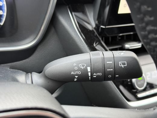 Toyota Corolla Touring Sports Hybrid 140 Dynamic **STOELVERWARMING/ PARKEERSENSOREN/ KEYLESS/ ADAPTIEF CRUISE CONTROL/ GARANTIE** ActivLease financial lease