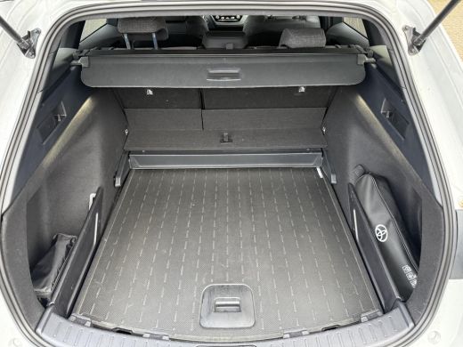 Toyota Corolla Touring Sports Hybrid 140 Dynamic **STOELVERWARMING/ PARKEERSENSOREN/ KEYLESS/ ADAPTIEF CRUISE CONTROL/ GARANTIE** ActivLease financial lease