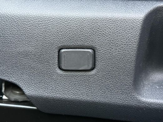 Toyota Corolla Touring Sports Hybrid 140 Dynamic **STOELVERWARMING/ PARKEERSENSOREN/ KEYLESS/ ADAPTIEF CRUISE CONTROL/ GARANTIE** ActivLease financial lease