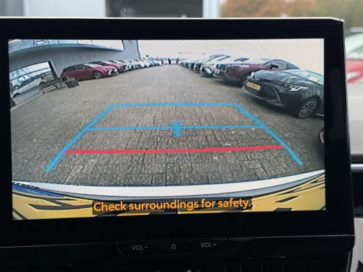 Toyota Corolla Touring Sports Hybrid 140 Dynamic **STOELVERWARMING/ PARKEERSENSOREN/ KEYLESS/ ADAPTIEF CRUISE CONTROL/ GARANTIE** ActivLease financial lease