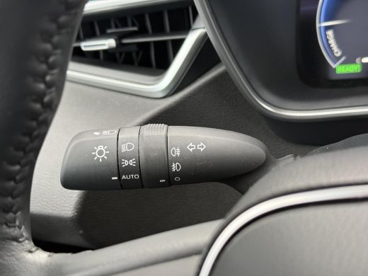 Toyota Corolla Touring Sports Hybrid 140 Dynamic **STOELVERWARMING/ PARKEERSENSOREN/ KEYLESS/ ADAPTIEF CRUISE CONTROL/ GARANTIE** ActivLease financial lease