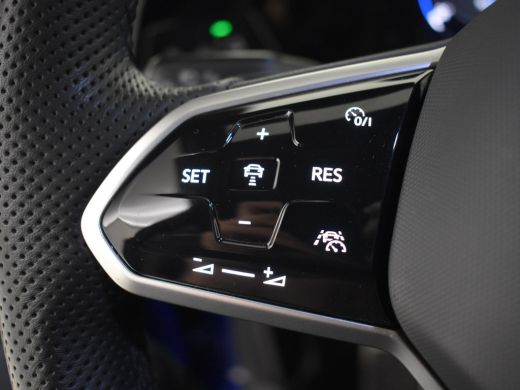 Volkswagen Golf Variant Variant 1.5 eTSI R-Line Business 150pk DSG/AUTO | Trekhaak | Head up display | Park assist | Came... ActivLease financial lease