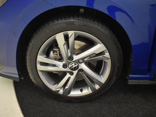 Volkswagen Golf Variant Variant 1.5 eTSI R-Line Business 150pk DSG/AUTO | Trekhaak | Head up display | Park assist | Came... ActivLease financial lease