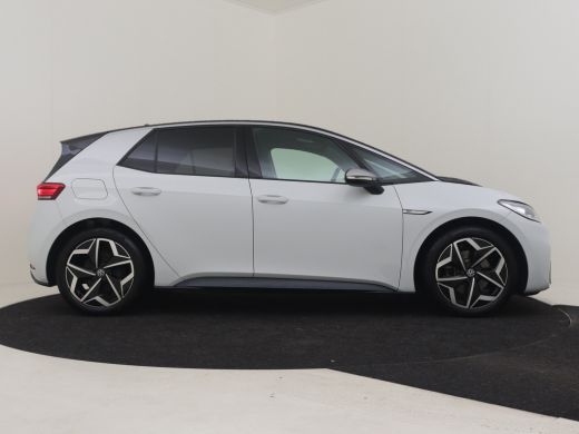 Volkswagen ID.3 First Plus 58 kWh 204pk | Camera achter | Navigatie | App connect | Stoelverwarming | Adaptief cr... ActivLease financial lease