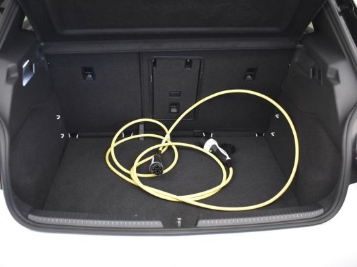 Volkswagen ID.3 First Plus 58 kWh 204pk | Camera achter | Navigatie | App connect | Stoelverwarming | Adaptief cr... ActivLease financial lease