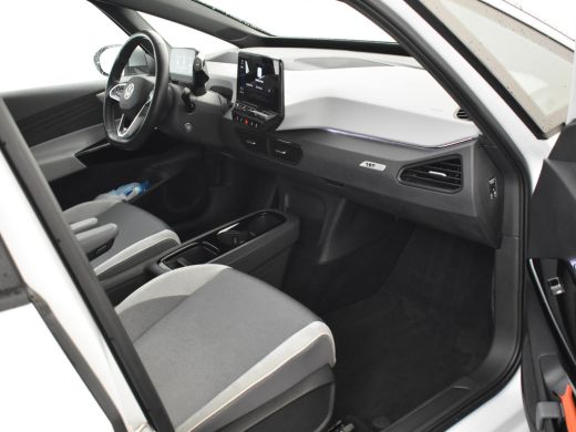 Volkswagen ID.3 First Plus 58 kWh 204pk | Camera achter | Navigatie | App connect | Stoelverwarming | Adaptief cr... ActivLease financial lease