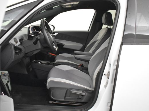 Volkswagen ID.3 First Plus 58 kWh 204pk | Camera achter | Navigatie | App connect | Stoelverwarming | Adaptief cr... ActivLease financial lease