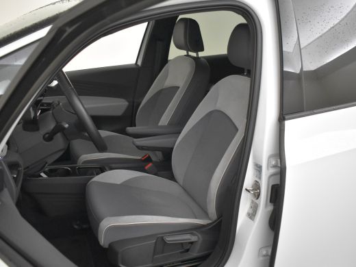 Volkswagen ID.3 First Plus 58 kWh 204pk | Camera achter | Navigatie | App connect | Stoelverwarming | Adaptief cr... ActivLease financial lease