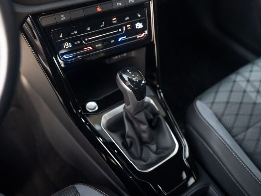 Volkswagen T-Roc 1.5 TSI R-Line Business | Black Style | Keyless | Elk. A-klep | Side Assist | IQ Light | Camera |... ActivLease financial lease