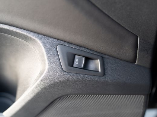 Volkswagen T-Roc 1.5 TSI R-Line Business | Black Style | Keyless | Elk. A-klep | Side Assist | IQ Light | Camera |... ActivLease financial lease