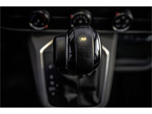 Volkswagen Transporter 2.0 TDI L2H1 | DC | Bulli | 200PK | Leder | Carplay | Virtual | Adapt Cruise ActivLease financial lease