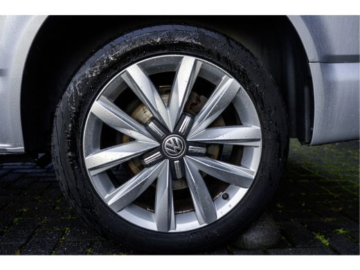 Volkswagen Transporter 2.0 TDI L2H1 | DC | Bulli | 200PK | Leder | Carplay | Virtual | Adapt Cruise ActivLease financial lease