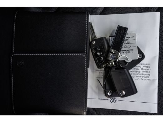 Volkswagen Transporter 2.0 TDI L2H1 | DC | Bulli | 200PK | Leder | Carplay | Virtual | Adapt Cruise ActivLease financial lease