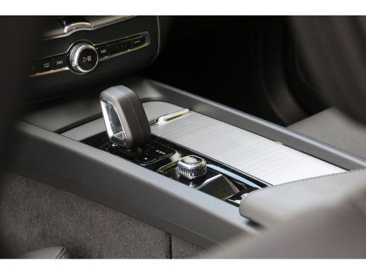 Volvo  XC60 2.0 T6 Plug-in hybrid AWD Plus Dark | Trekhaak | 360 Camera | Panoramadak | Memory | Pilot Assist ActivLease financial lease