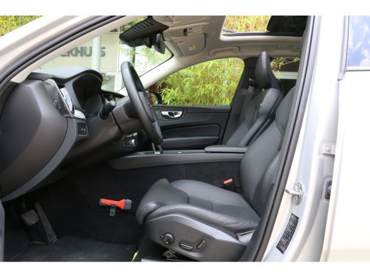 Volvo  XC60 2.0 T6 Plug-in hybrid AWD Plus Dark | Trekhaak | 360 Camera | Panoramadak | Memory | Pilot Assist ActivLease financial lease