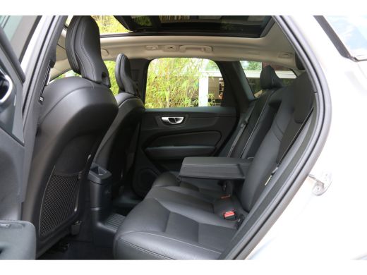 Volvo  XC60 2.0 T6 Plug-in hybrid AWD Plus Dark | Trekhaak | 360 Camera | Panoramadak | Memory | Pilot Assist ActivLease financial lease