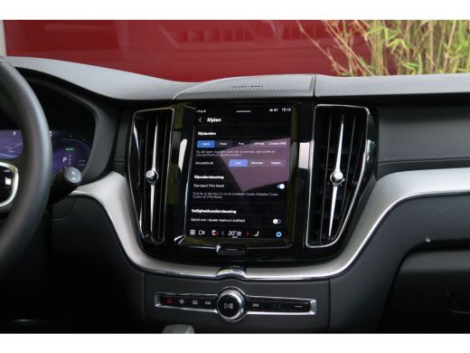 Volvo  XC60 2.0 T6 Plug-in hybrid AWD Ultimate Dark | Trekhaak | 360 Camera | Head-up | Panoramadak | Memory ... ActivLease financial lease