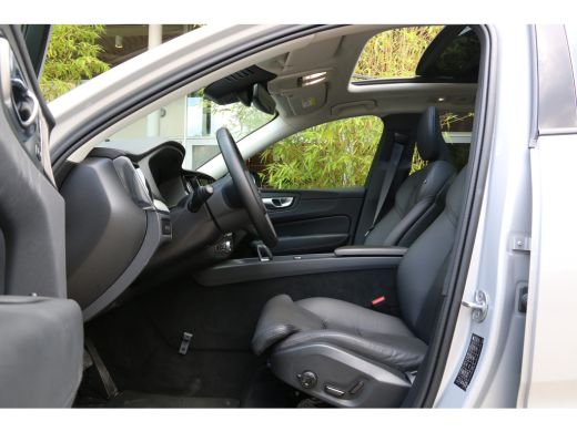 Volvo  XC60 2.0 T6 Plug-in hybrid AWD Ultimate Dark | Trekhaak | 360 Camera | Head-up | Panoramadak | Memory ... ActivLease financial lease