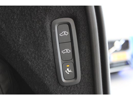 Volvo  XC90 T8 455PK Ultimate Dark | Luchtvering | Trekhaak | Massage/Ventilatie | 360&deg; | BW Audio | 21'' ActivLease financial lease